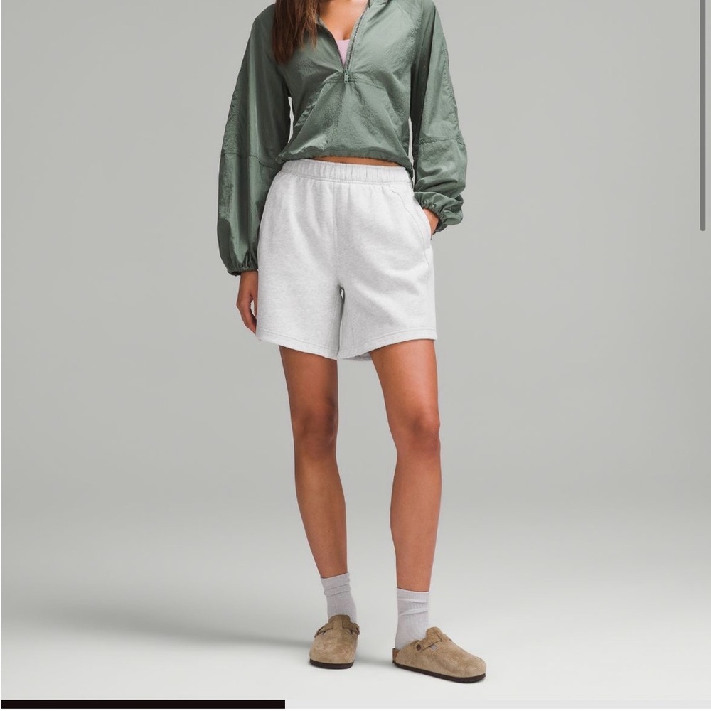 Lululemon Scuba Mid-Rise Oversized-Fit Short 7”